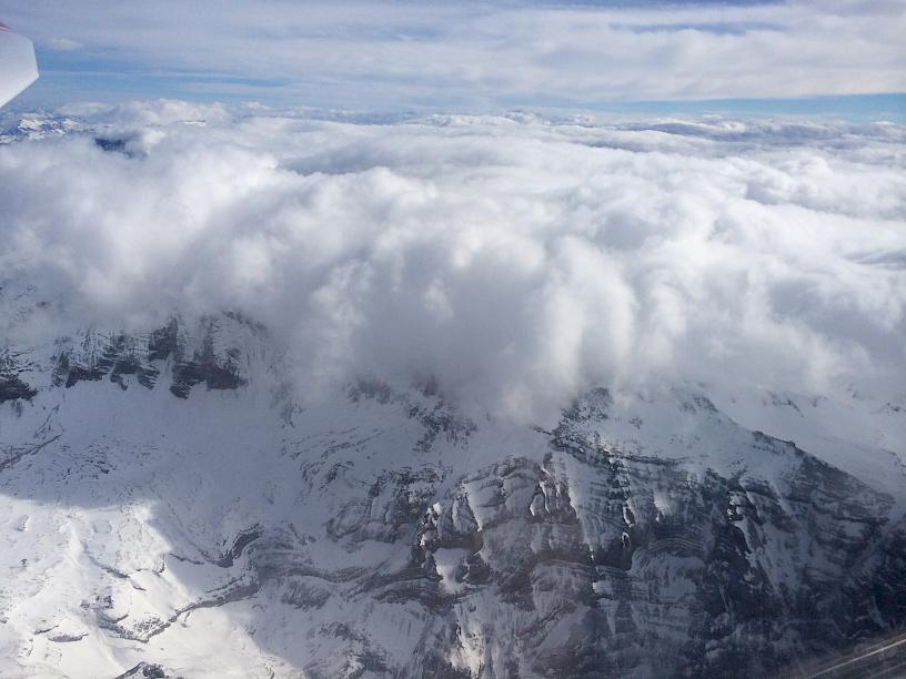 Etwas höher und man sieht die Wolken herunterstürzen